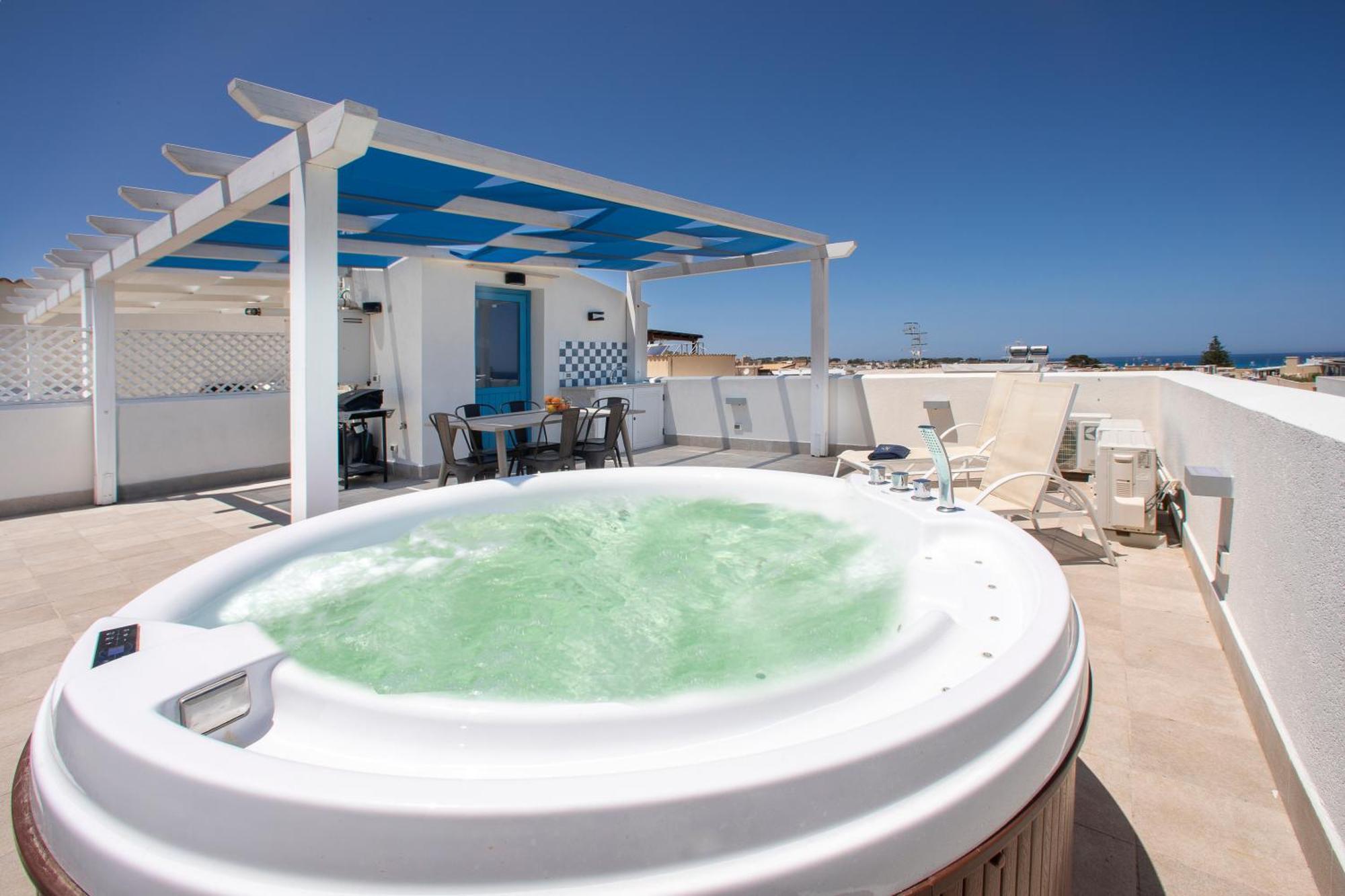 Itaca E Medea - Appartamenti Con Idromassaggio In Terrazza San Vito Lo Capo Exterior foto